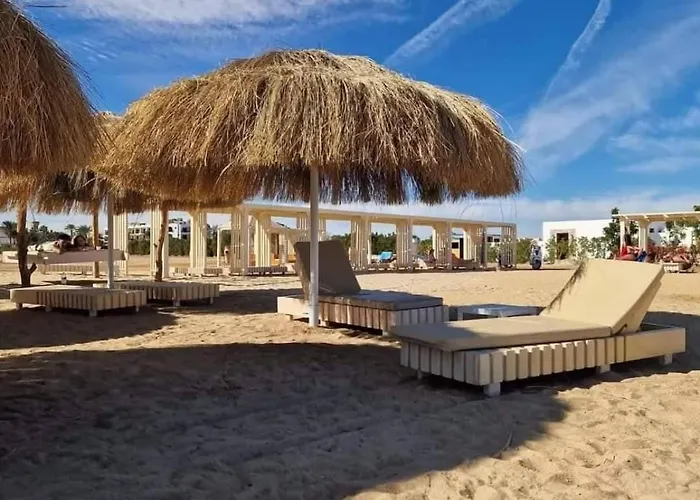 New In Avenue On Mamsha -private Beach&pool Hurghada